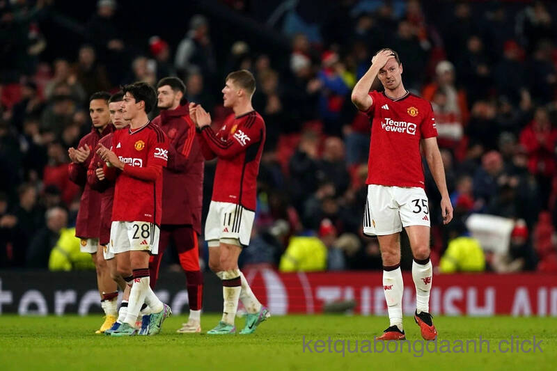 Hùm xám Bayern vẫn già dặn hơn một Man Utd đang xuống tinh thần